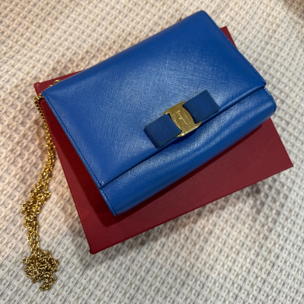 Salvatore Ferragamo Vara Bow Saffiano Leather Gold Chain Crossbody Bag - Blue